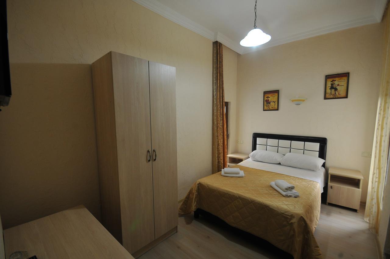 Hotel Iveria Batumi Ngoại thất bức ảnh