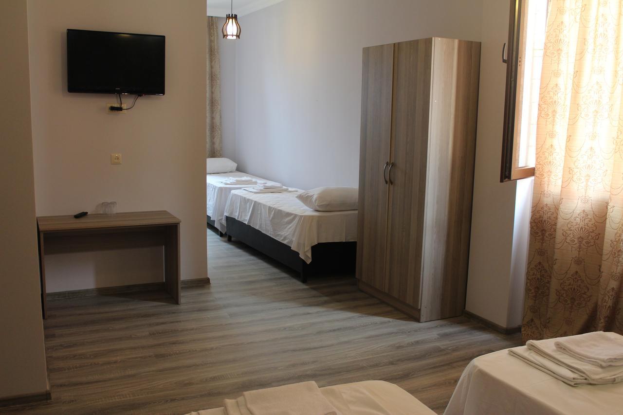 Hotel Iveria Batumi Ngoại thất bức ảnh